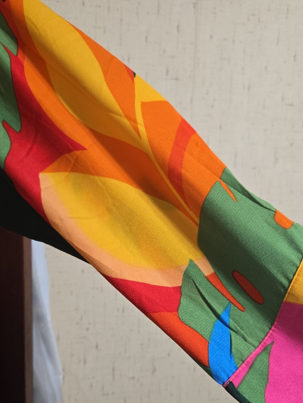 Vibrant Tropical Print Button-Up Tunic - Picture 2 of 9